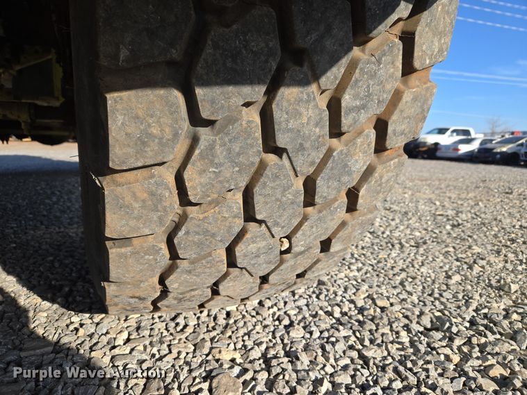 image for item ET1350 1985 Oshkosh Low Tilt pumper fire truck