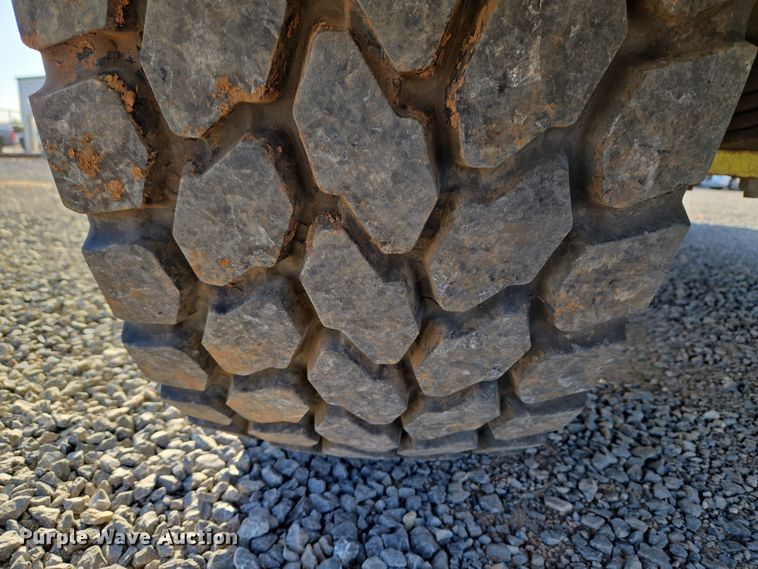 image for item ET1350 1985 Oshkosh Low Tilt pumper fire truck