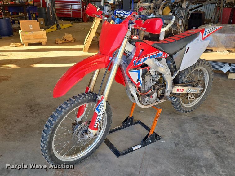 image for item ET1351 2003 Honda CRF450R dirt bike