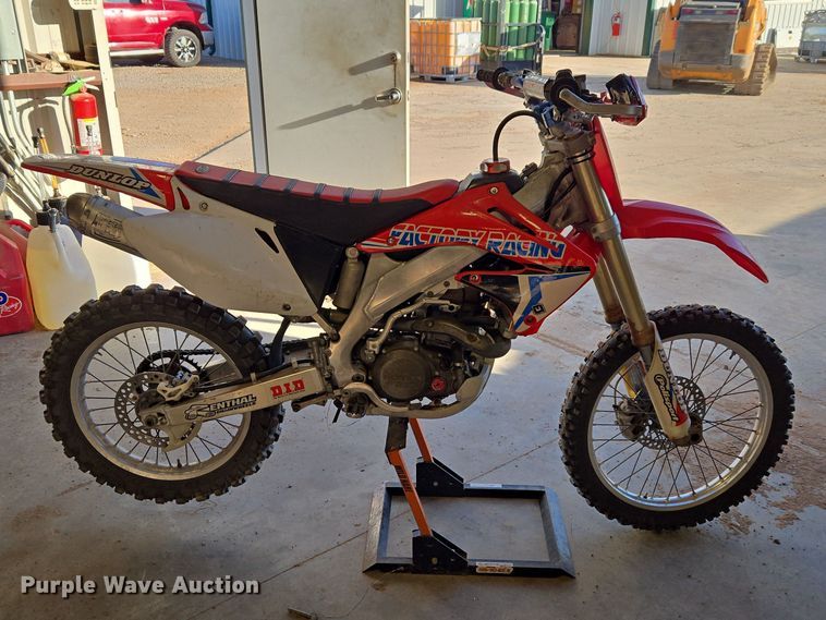 image for item ET1351 2003 Honda CRF450R dirt bike