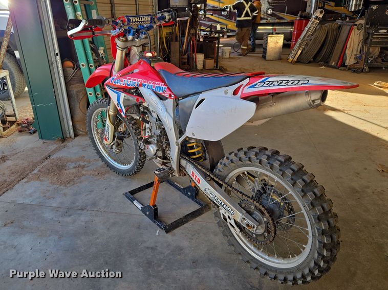 image for item ET1351 2003 Honda CRF450R dirt bike