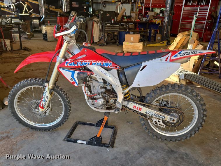 image for item ET1351 2003 Honda CRF450R dirt bike