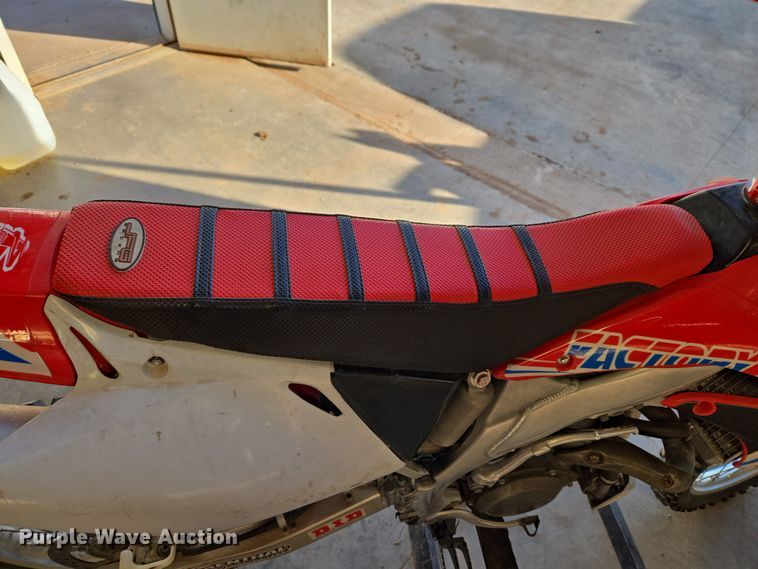 image for item ET1351 2003 Honda CRF450R dirt bike