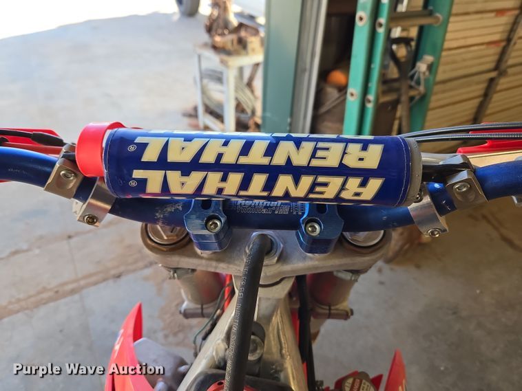 image for item ET1351 2003 Honda CRF450R dirt bike