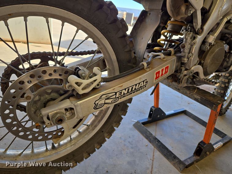 image for item ET1351 2003 Honda CRF450R dirt bike