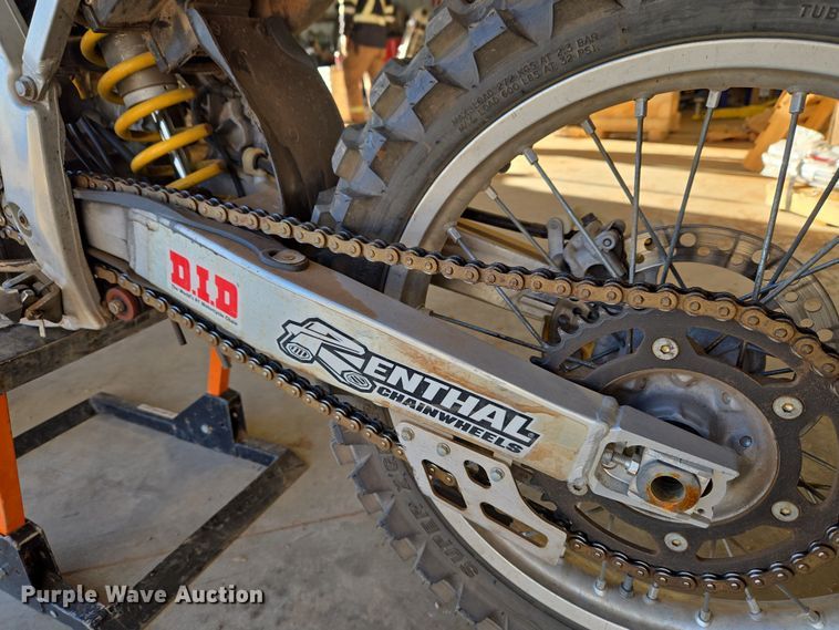 image for item ET1351 2003 Honda CRF450R dirt bike