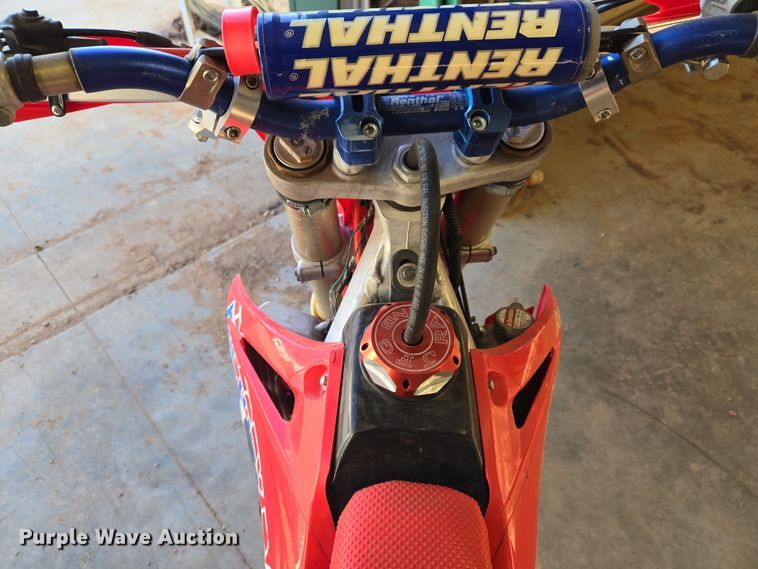 image for item ET1351 2003 Honda CRF450R dirt bike