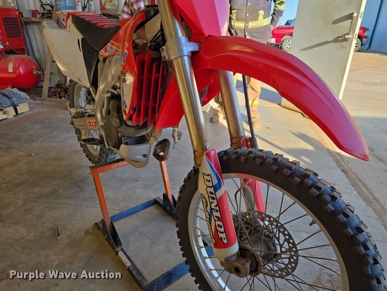 image for item ET1351 2003 Honda CRF450R dirt bike