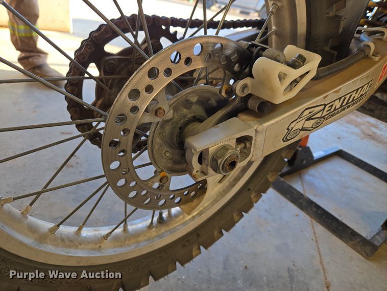 image for item ET1351 2003 Honda CRF450R dirt bike