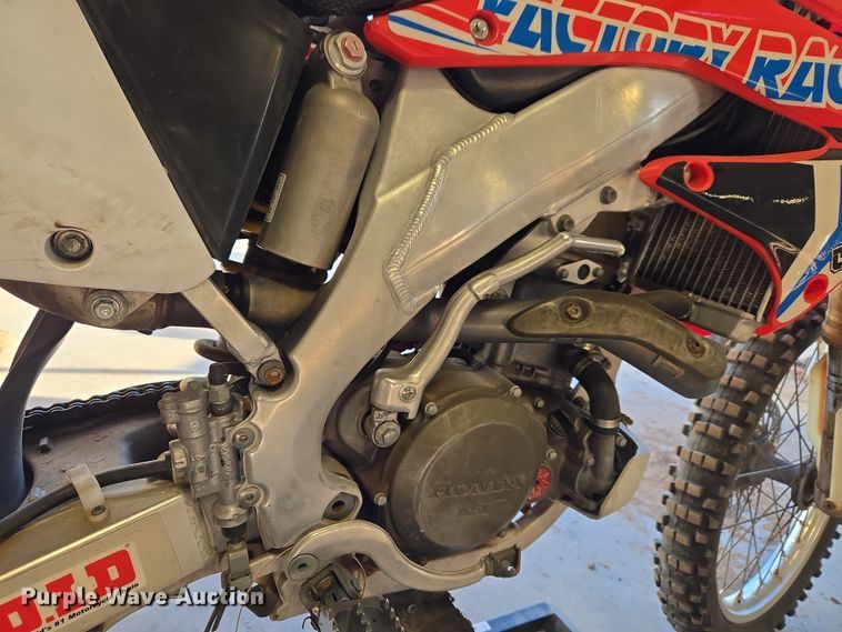 image for item ET1351 2003 Honda CRF450R dirt bike