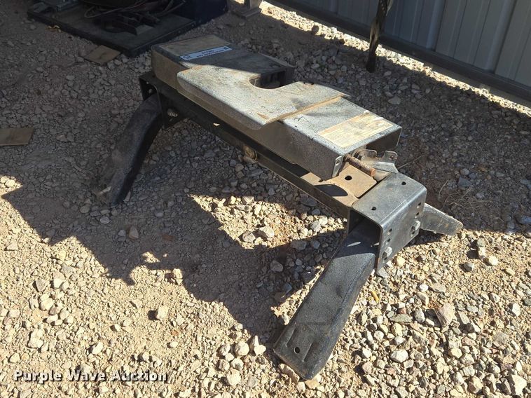 image for item ET1360 Reese fifth wheel hitch