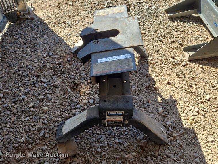 image for item ET1360 Reese fifth wheel hitch