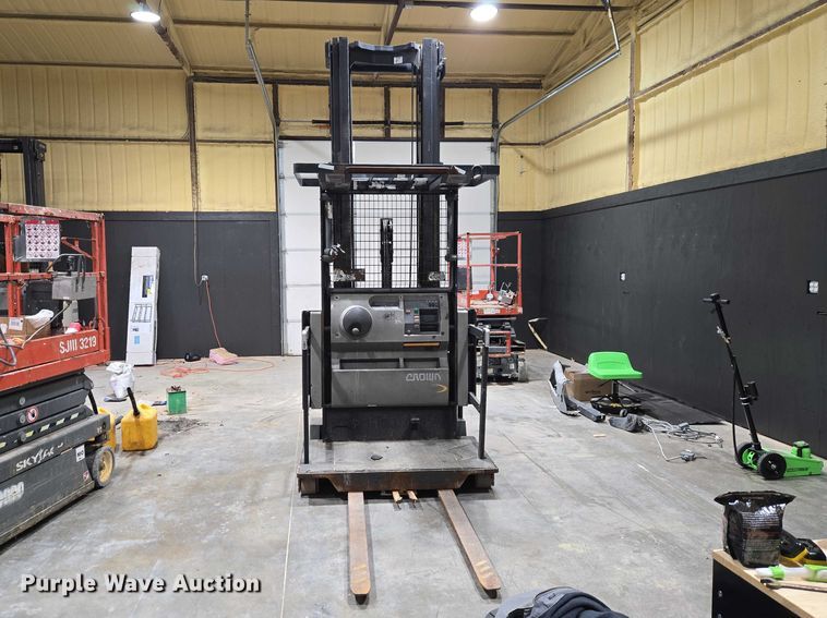 image for item ET1375 Crown SP4050-30 order picker