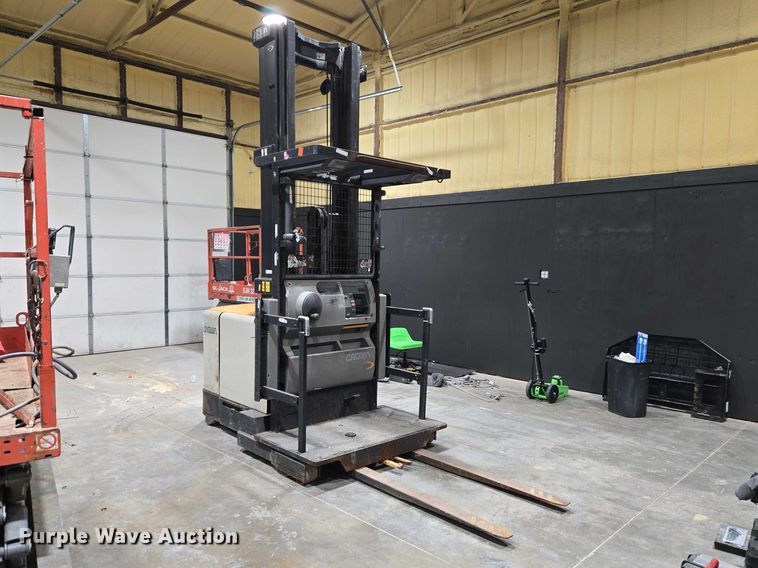 image for item ET1375 Crown SP4050-30 order picker