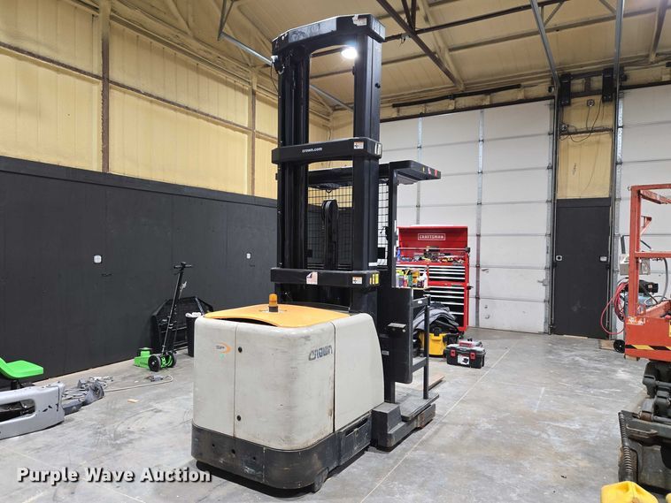 image for item ET1375 Crown SP4050-30 order picker