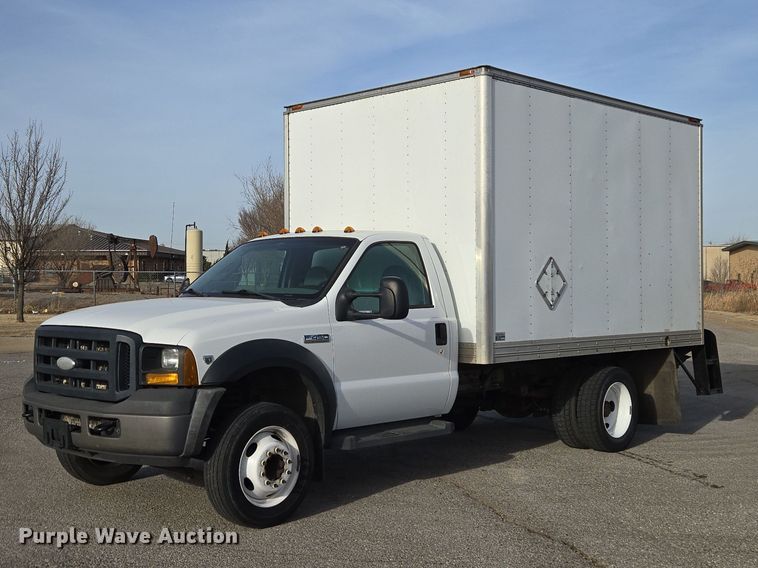 image for item ET1381 2007 Ford F450 box truck