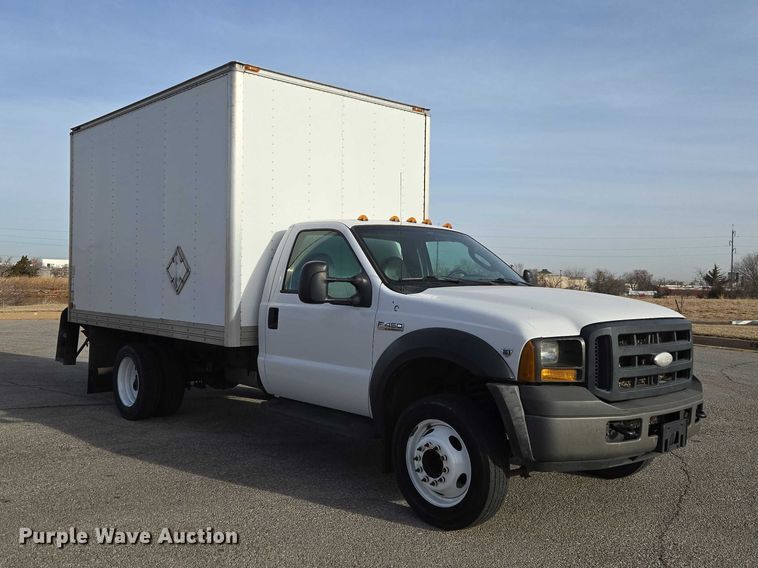 image for item ET1381 2007 Ford F450 box truck