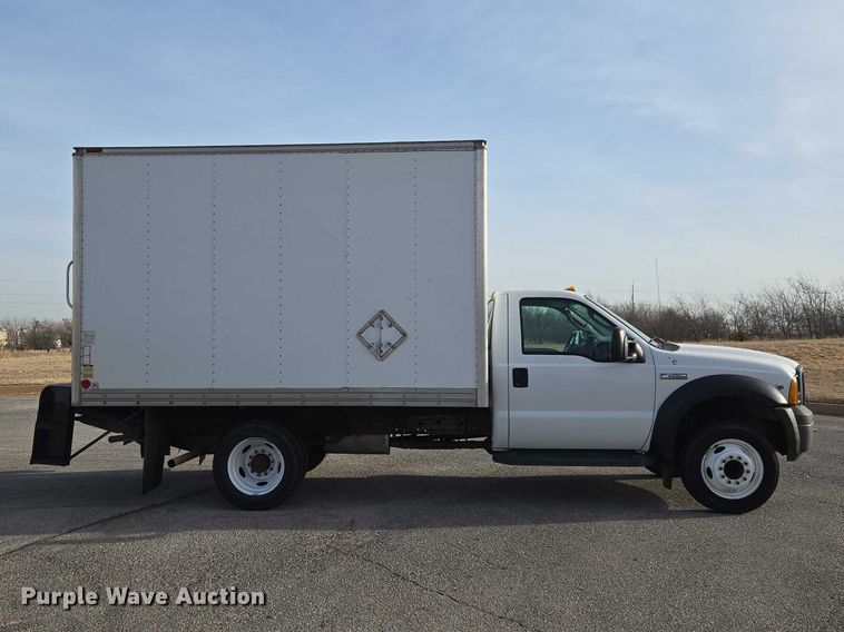 image for item ET1381 2007 Ford F450 box truck