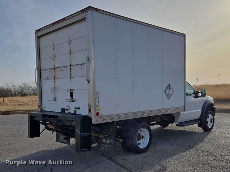image for item ET1381 2007 Ford F450 box truck