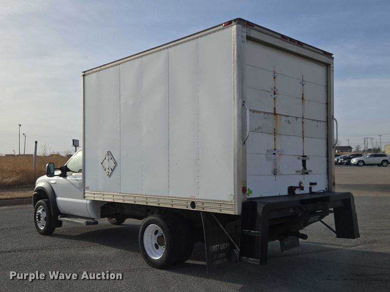image for item ET1381 2007 Ford F450 box truck