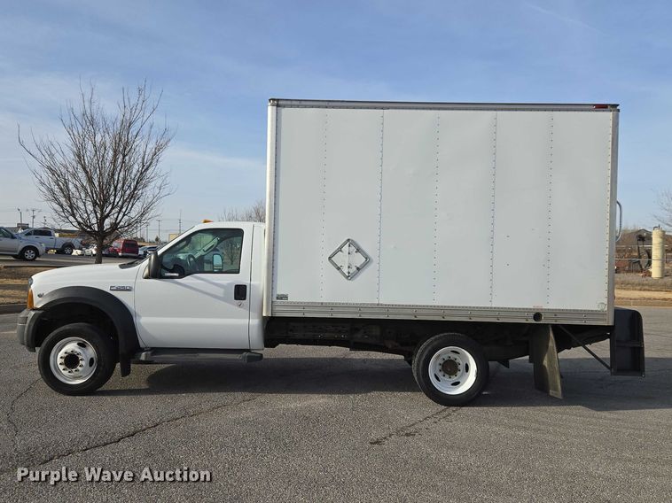 image for item ET1381 2007 Ford F450 box truck