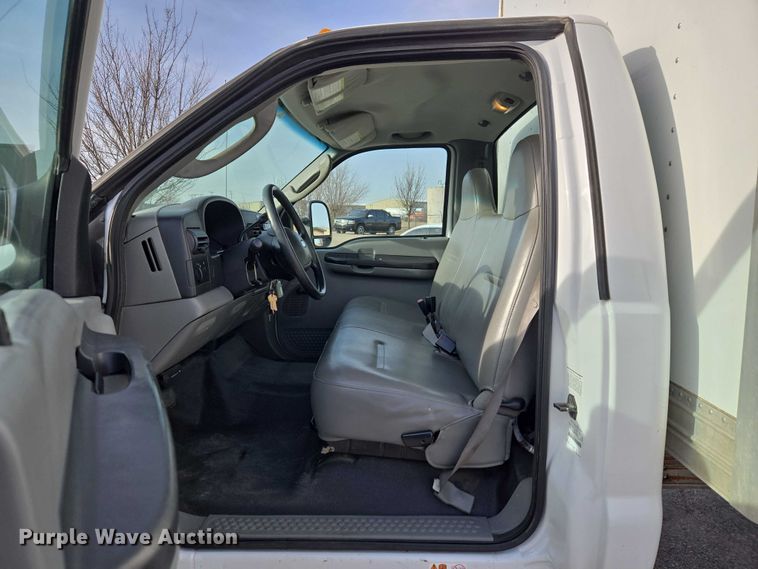 image for item ET1381 2007 Ford F450 box truck