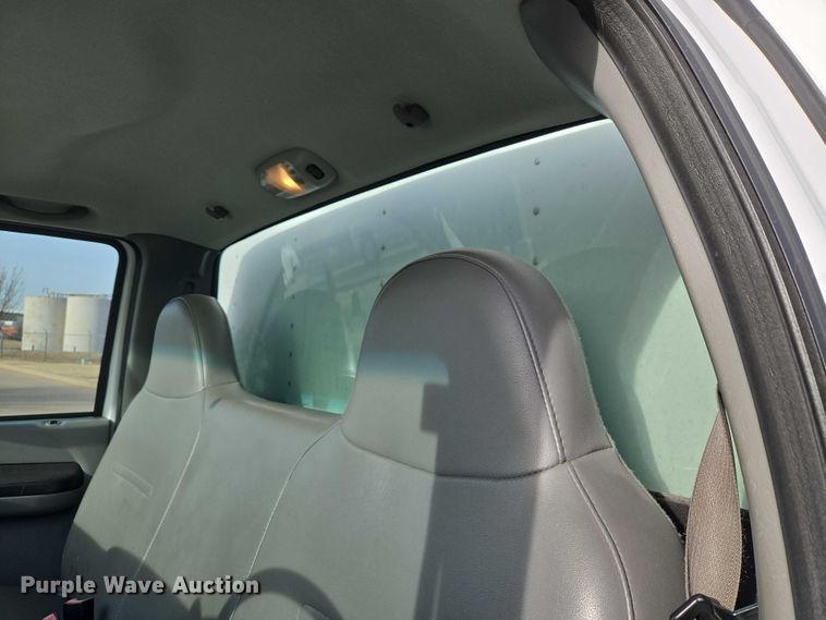 image for item ET1381 2007 Ford F450 box truck