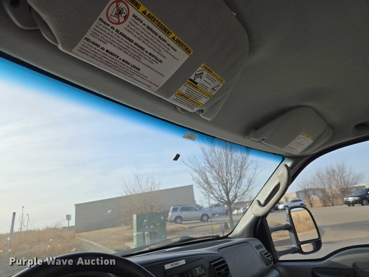 image for item ET1381 2007 Ford F450 box truck