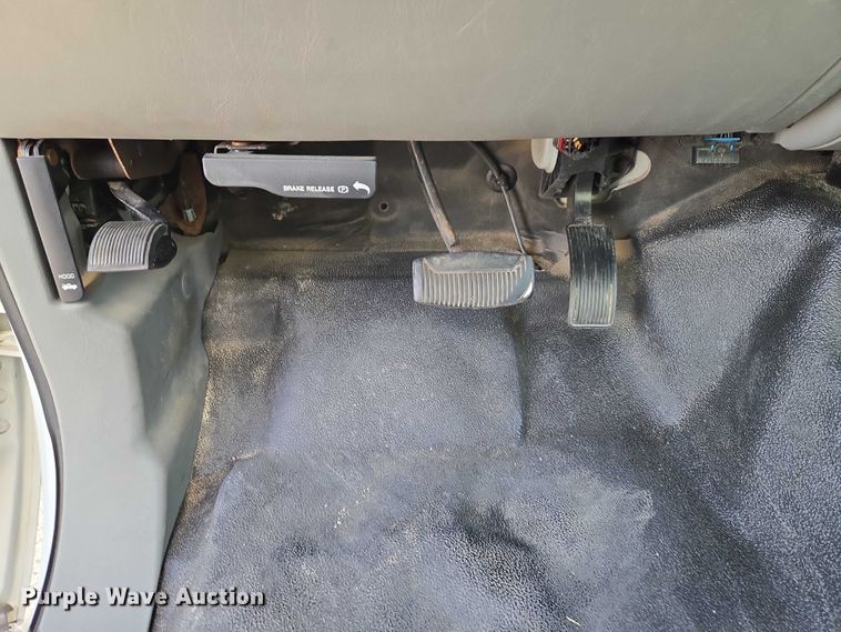 image for item ET1381 2007 Ford F450 box truck