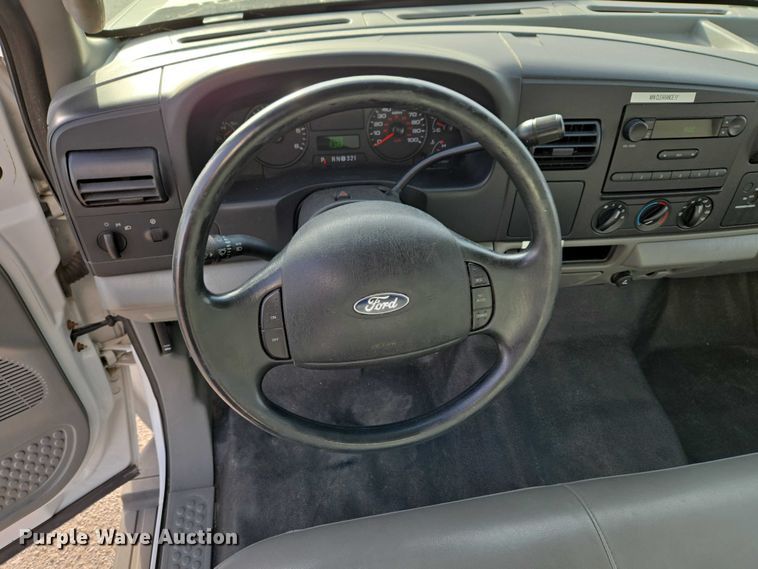 image for item ET1381 2007 Ford F450 box truck