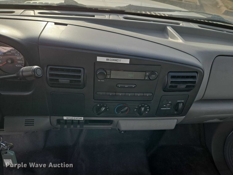 image for item ET1381 2007 Ford F450 box truck