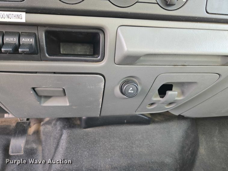 image for item ET1381 2007 Ford F450 box truck