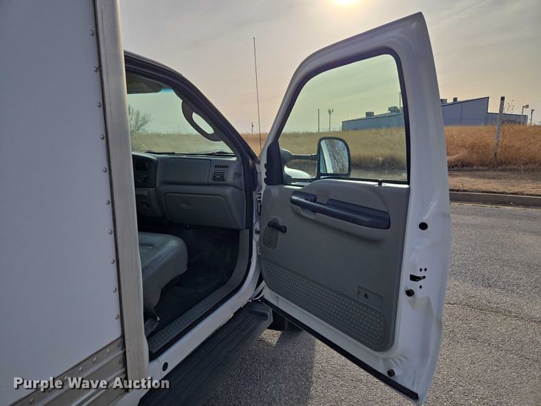 image for item ET1381 2007 Ford F450 box truck