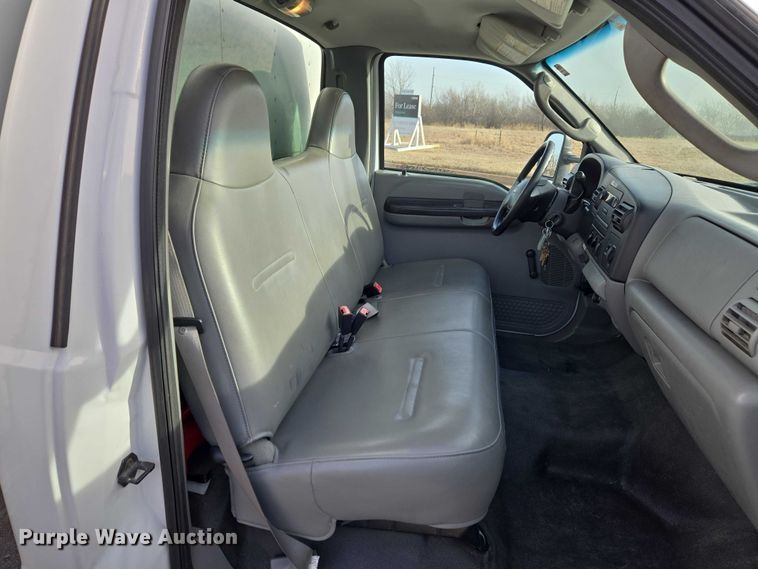 image for item ET1381 2007 Ford F450 box truck