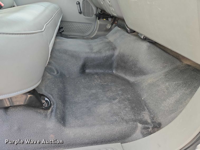 image for item ET1381 2007 Ford F450 box truck