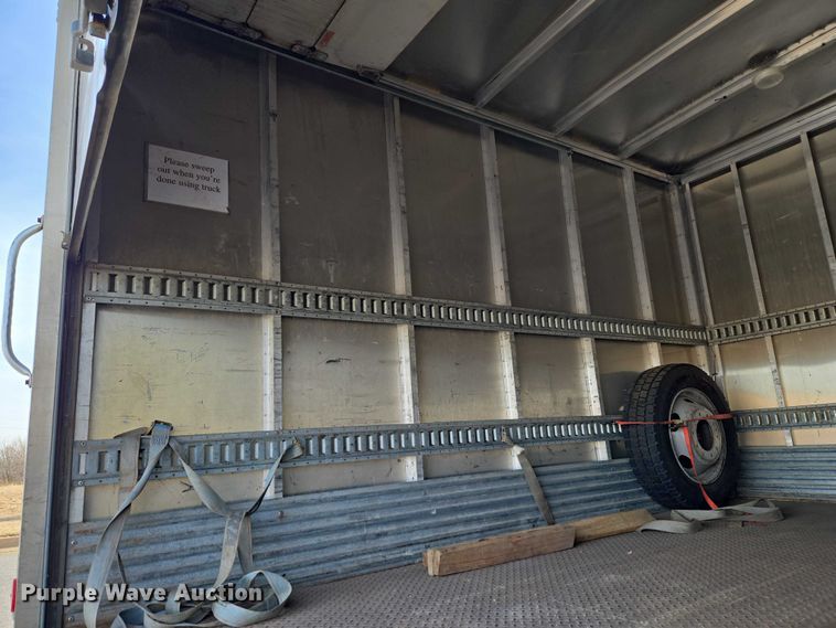 image for item ET1381 2007 Ford F450 box truck