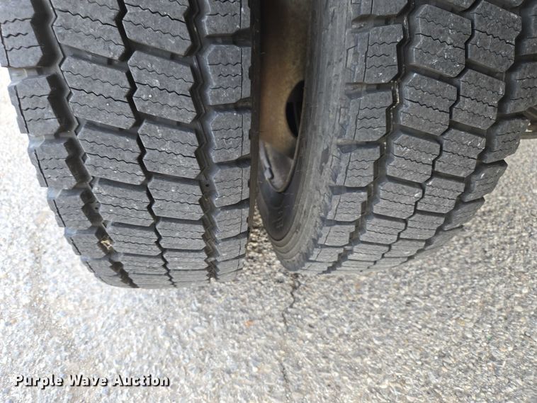 image for item ET1381 2007 Ford F450 box truck