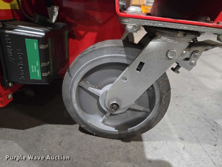 image for item ET1400 2015 Hy-Brid HB-P527 scissor lift