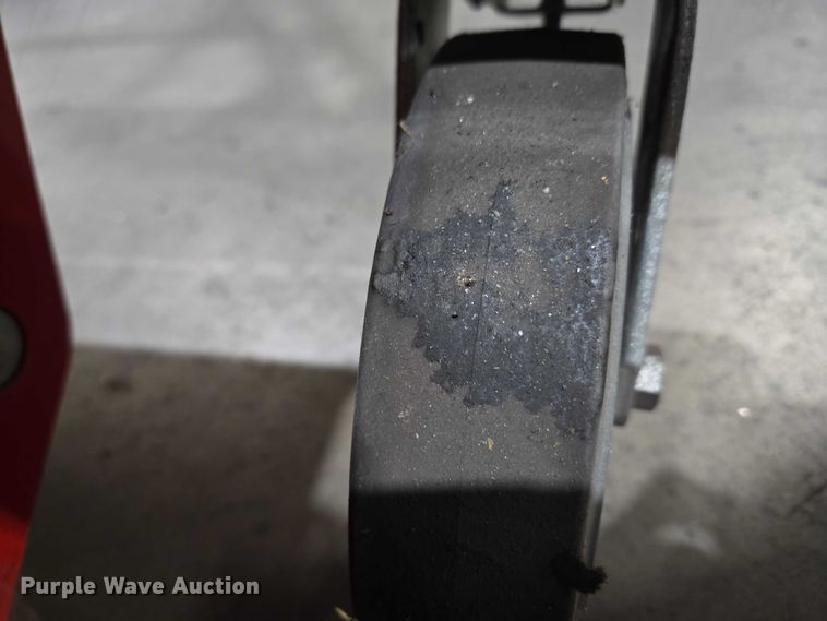 image for item ET1400 2015 Hy-Brid HB-P527 scissor lift