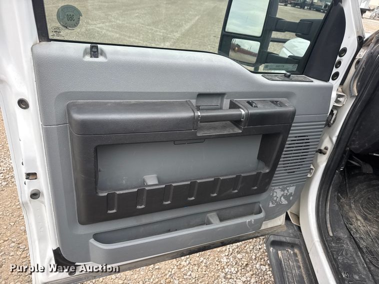 image for item ET1550 2015 Ford F350 Ext. Cab utility bed pickup truck