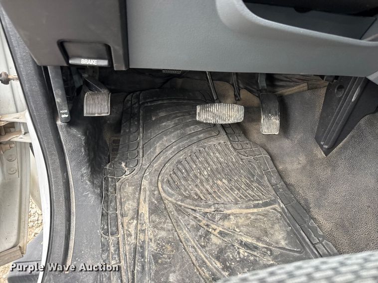 image for item ET1550 2015 Ford F350 Ext. Cab utility bed pickup truck