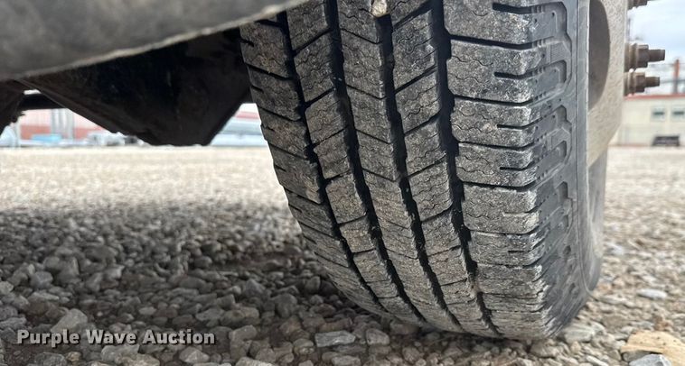 image for item ET1550 2015 Ford F350 Ext. Cab utility bed pickup truck