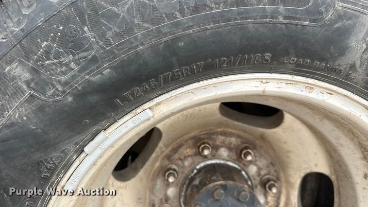 image for item ET1550 2015 Ford F350 Ext. Cab utility bed pickup truck