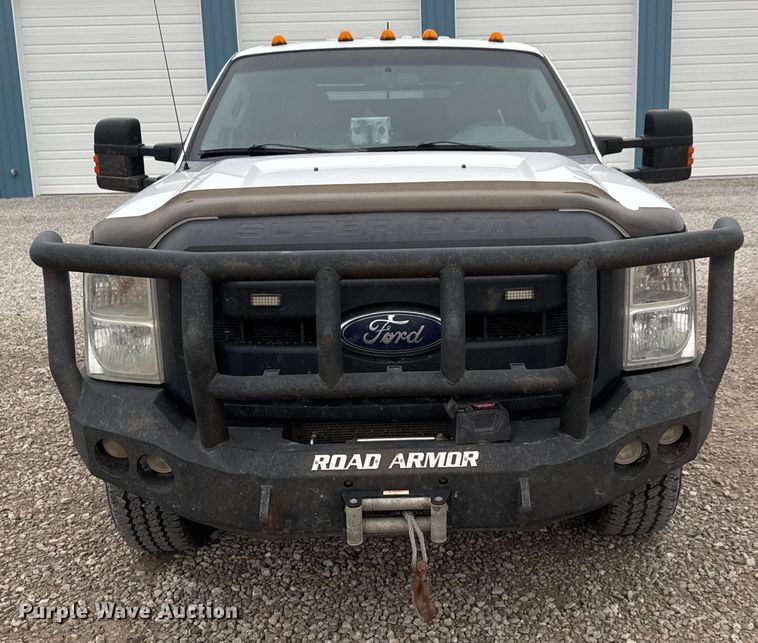 image for item ET1551 2015 Ford F350 Crew Cab flatbed pickup truck