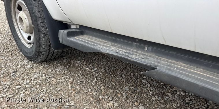 image for item ET1551 2015 Ford F350 Crew Cab flatbed pickup truck