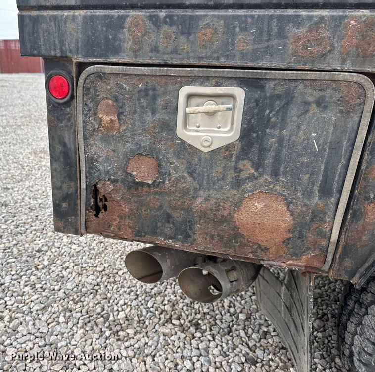 image for item ET1551 2015 Ford F350 Crew Cab flatbed pickup truck