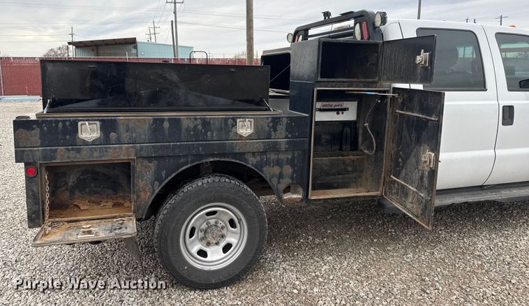 image for item ET1551 2015 Ford F350 Crew Cab flatbed pickup truck