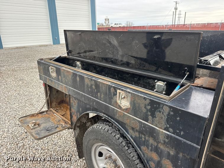 image for item ET1551 2015 Ford F350 Crew Cab flatbed pickup truck