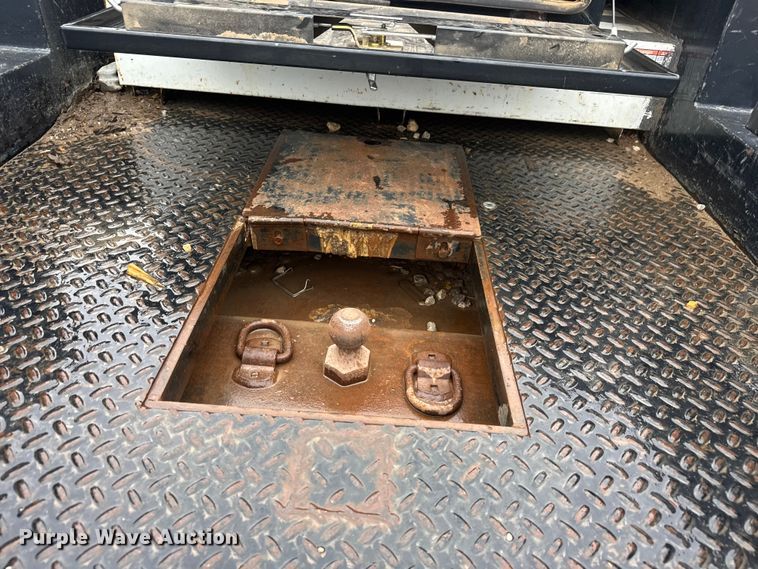 image for item ET1551 2015 Ford F350 Crew Cab flatbed pickup truck