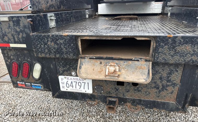 image for item ET1551 2015 Ford F350 Crew Cab flatbed pickup truck